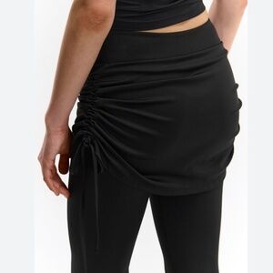 Hind Skirted Capri Leggings Sz S Black